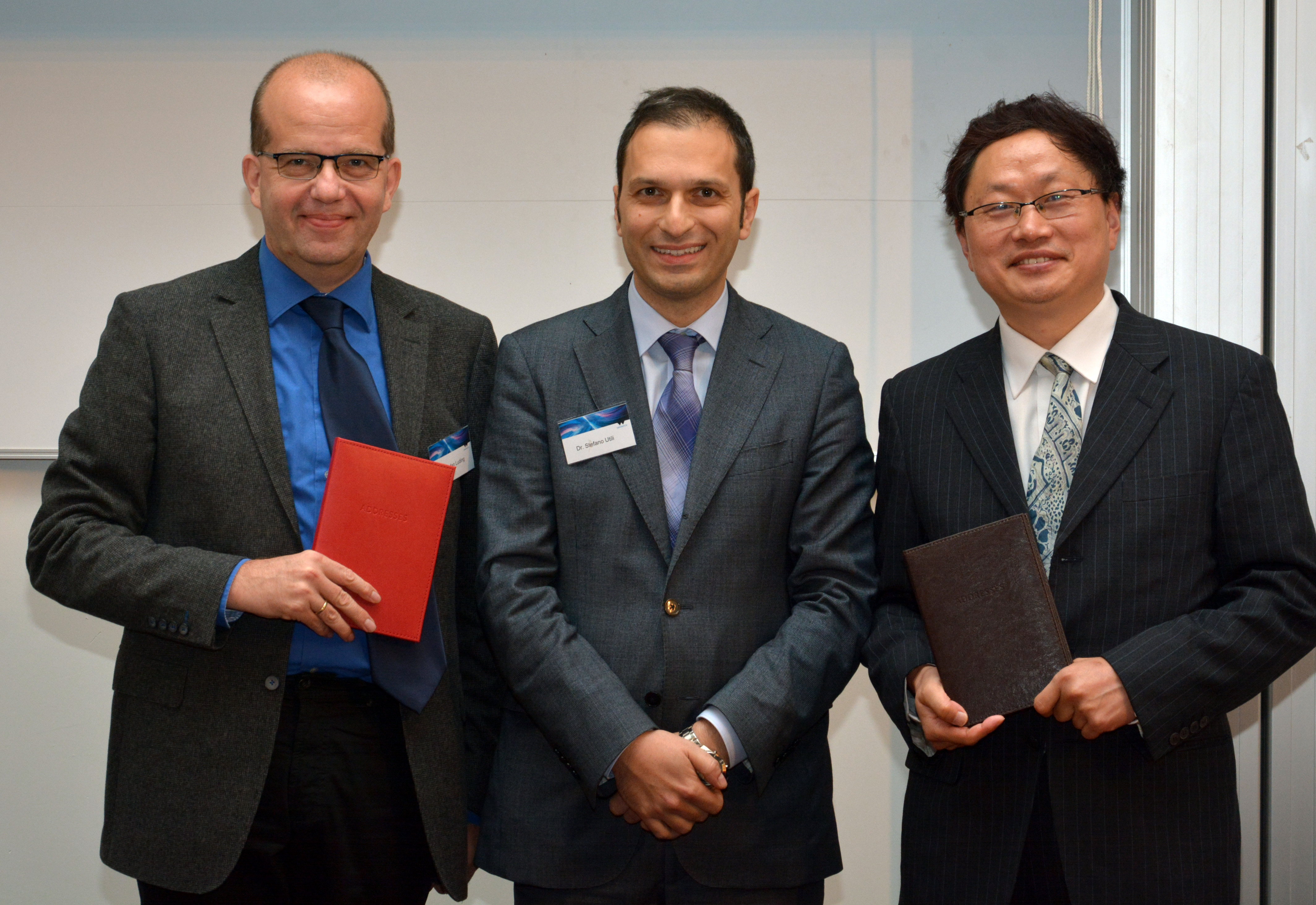 Prof. Stefan Luding and Prof. Mingjing Jiang receiving their gift for their participation from Dr Stefano Utili