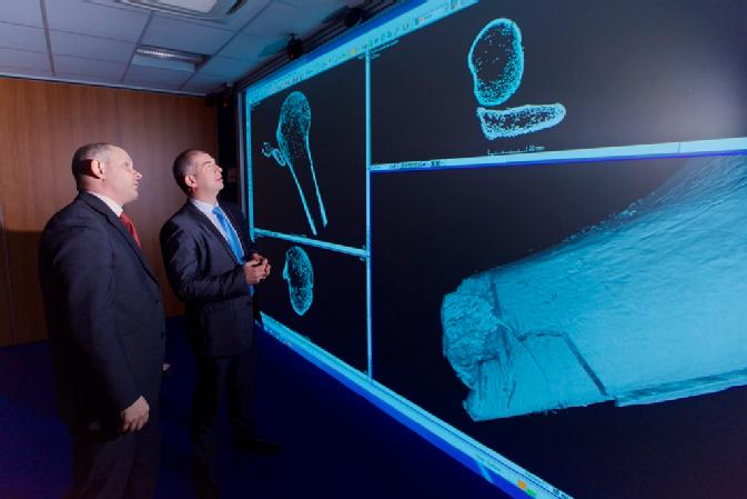 Professor Mark Williams (left) and Detective Superintendent Mark Payne (right) look at a scan of murder victim Michael Spalding
